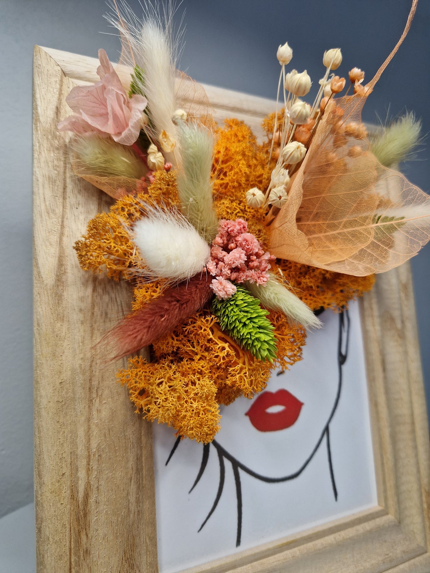 Botanical Beauty – Floral Wall Art with Dried Flowers & Preserved Moss