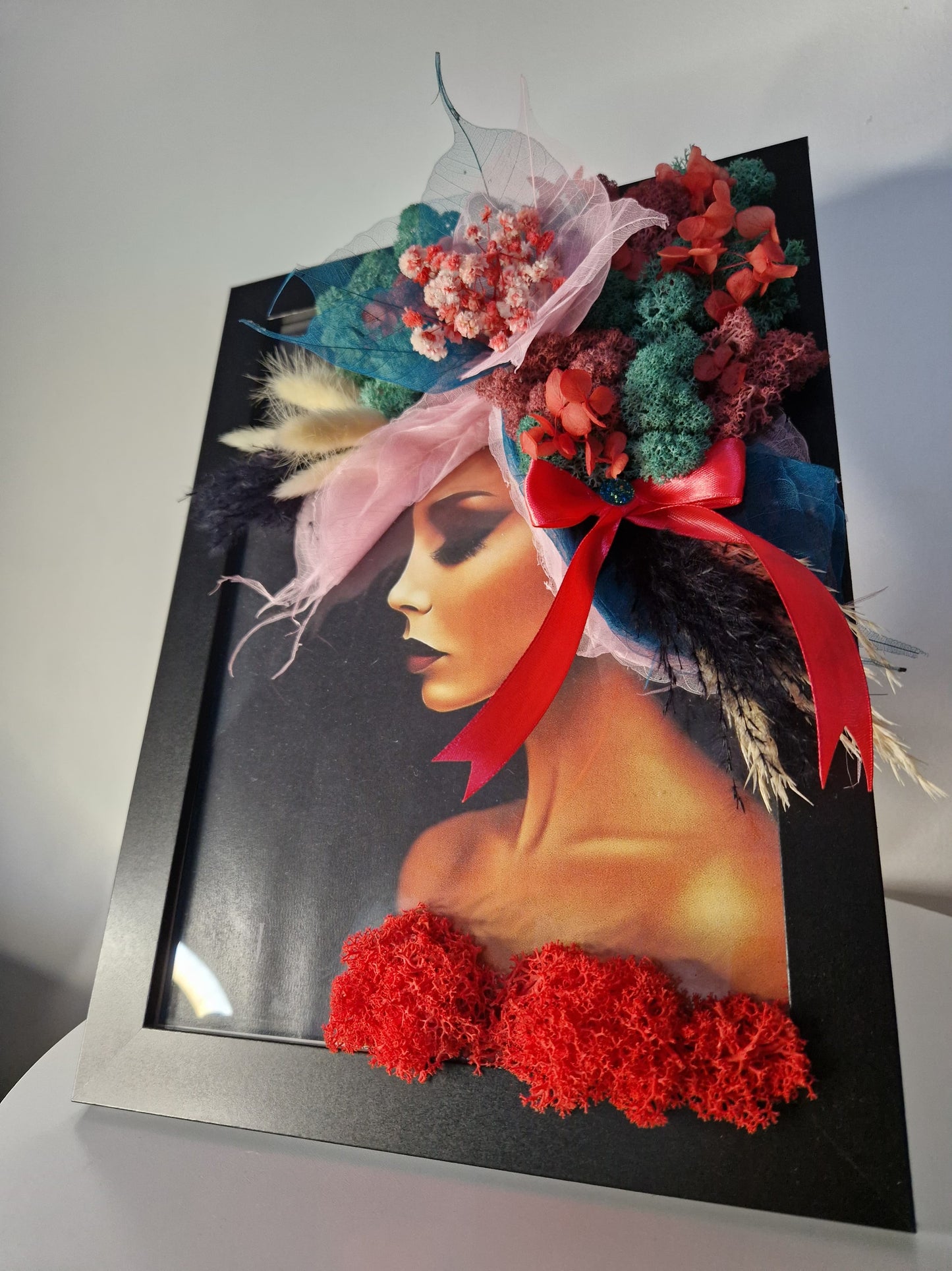 Floral Muse – 3D Woman Portrait with Preserved Moss & Dried Flowers